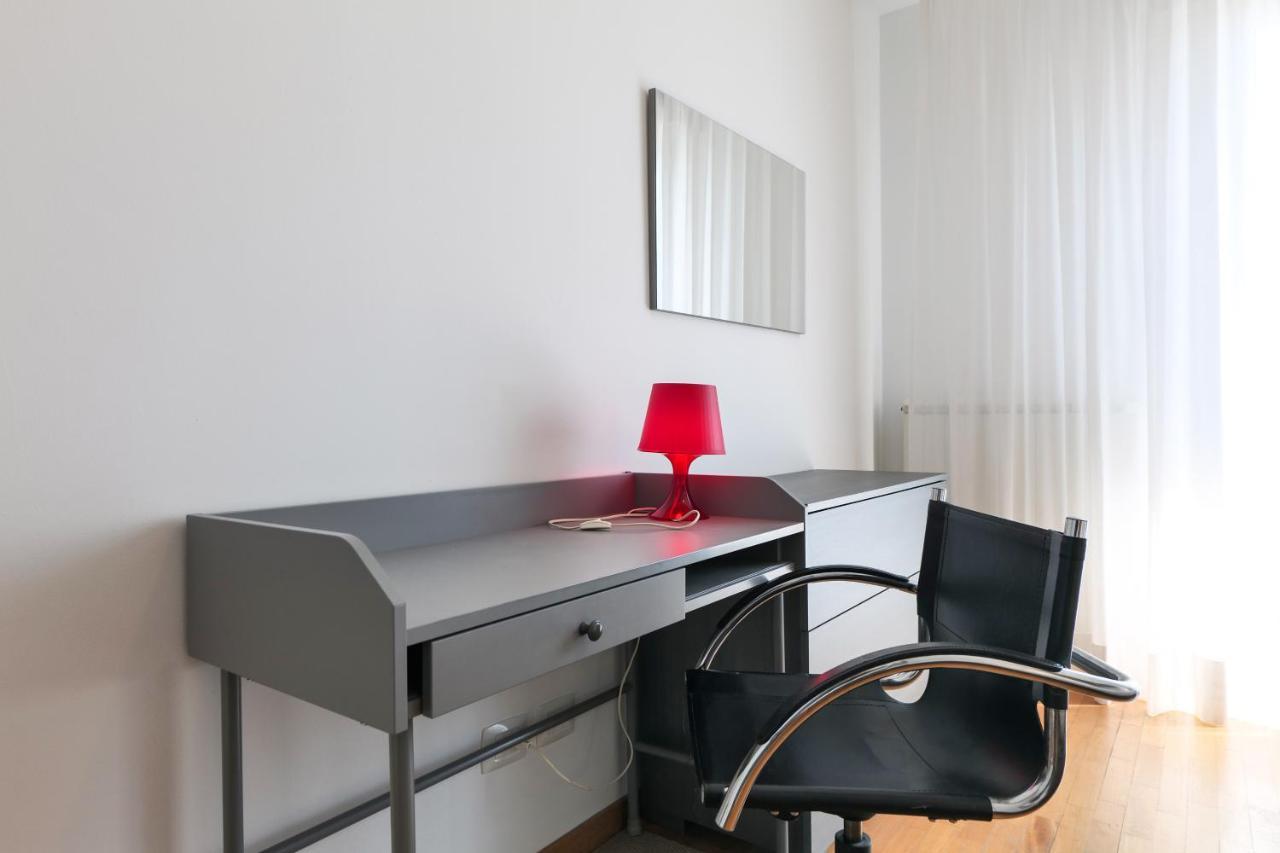 Primopiano - Bonomi Apartment Milan Luaran gambar
